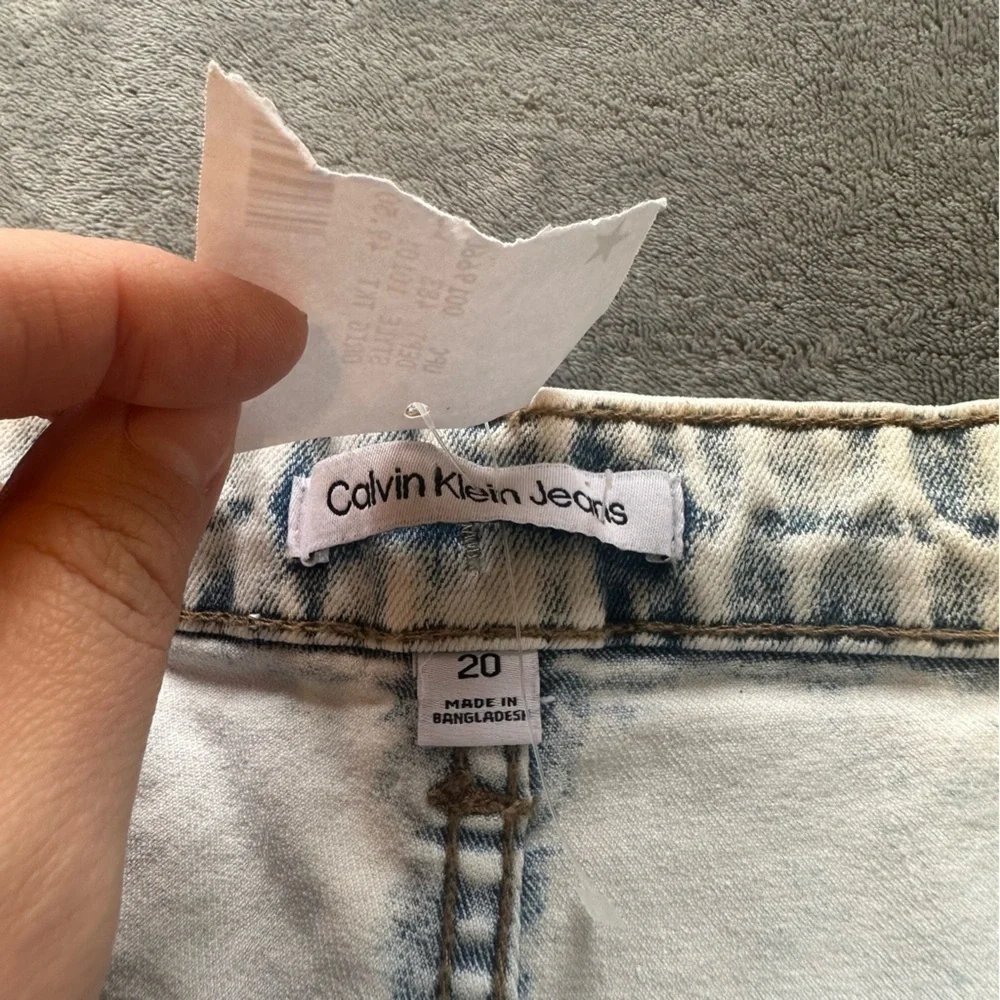 Calvin Klein Boys Sz 20 Light Wash Cuffed Denim Short Slim Fit NWT